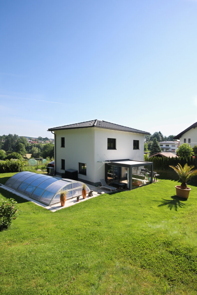Helles Haus mit Garten und Pool